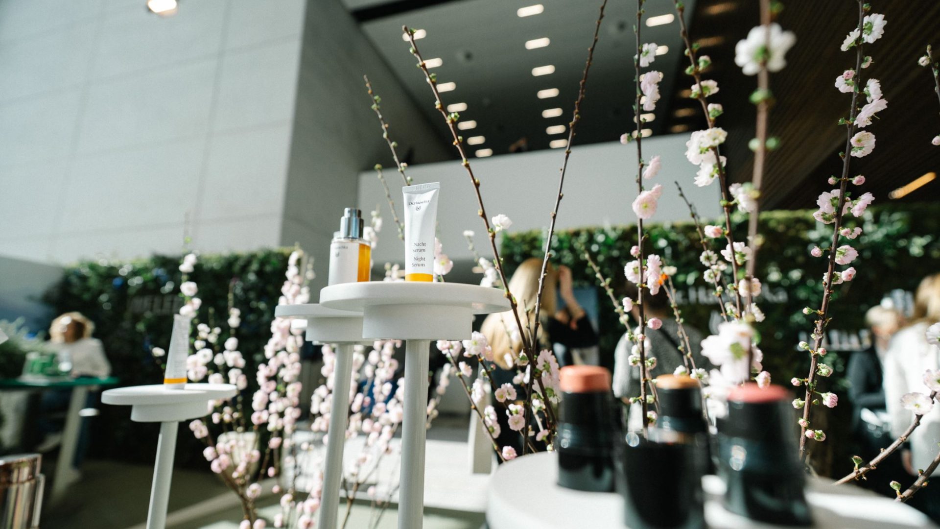 The Art of Beauty & Health: Dr. Hauschka brachte den Heilpflanzengarten nach Düsseldorf